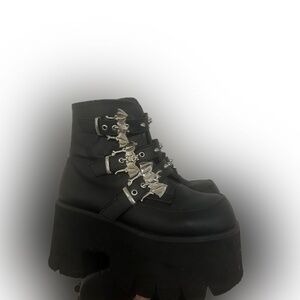 Demonia Ash 55/BVL